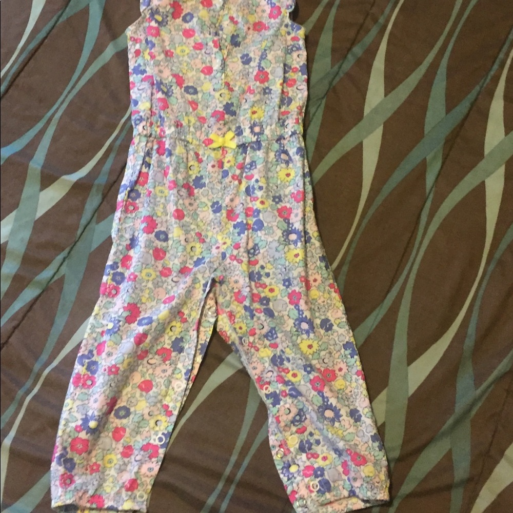 Carter’s romper - Picture 2 of 2